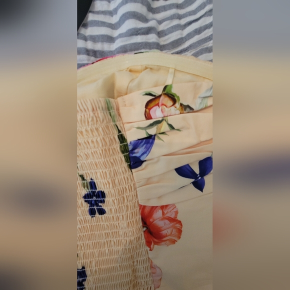 NWT Express Yellow Floral Strapless Top with Bow - Size Small - Picture 5 of 7